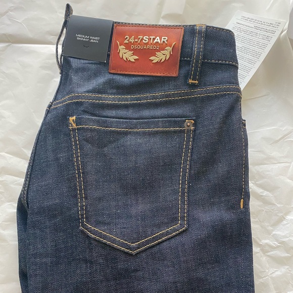 DSQUARED2 MEDIUM RISE JEANS - Picture 5 of 9